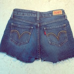 Levi’s 535. Women’s jean shorts. Medium/dark wash.
